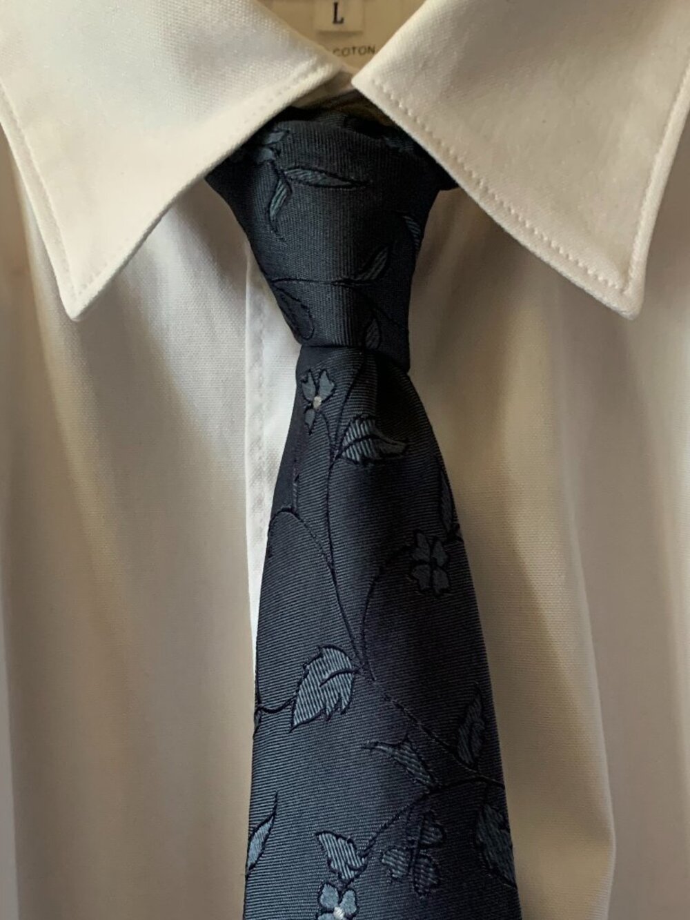 Agnes B. skinny silk tie